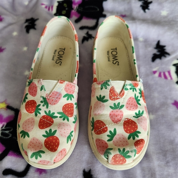 TOMS Kids' Strawberry Print Slip-On Shoes - Cream and Pink - Picture 2 of 7